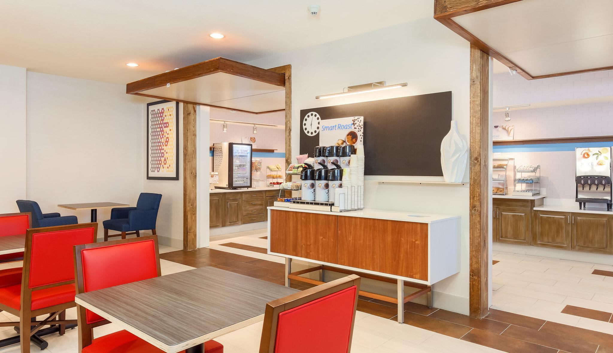 Holiday Inn Express Las Vegas Stadium Area By Ihg Exterior photo