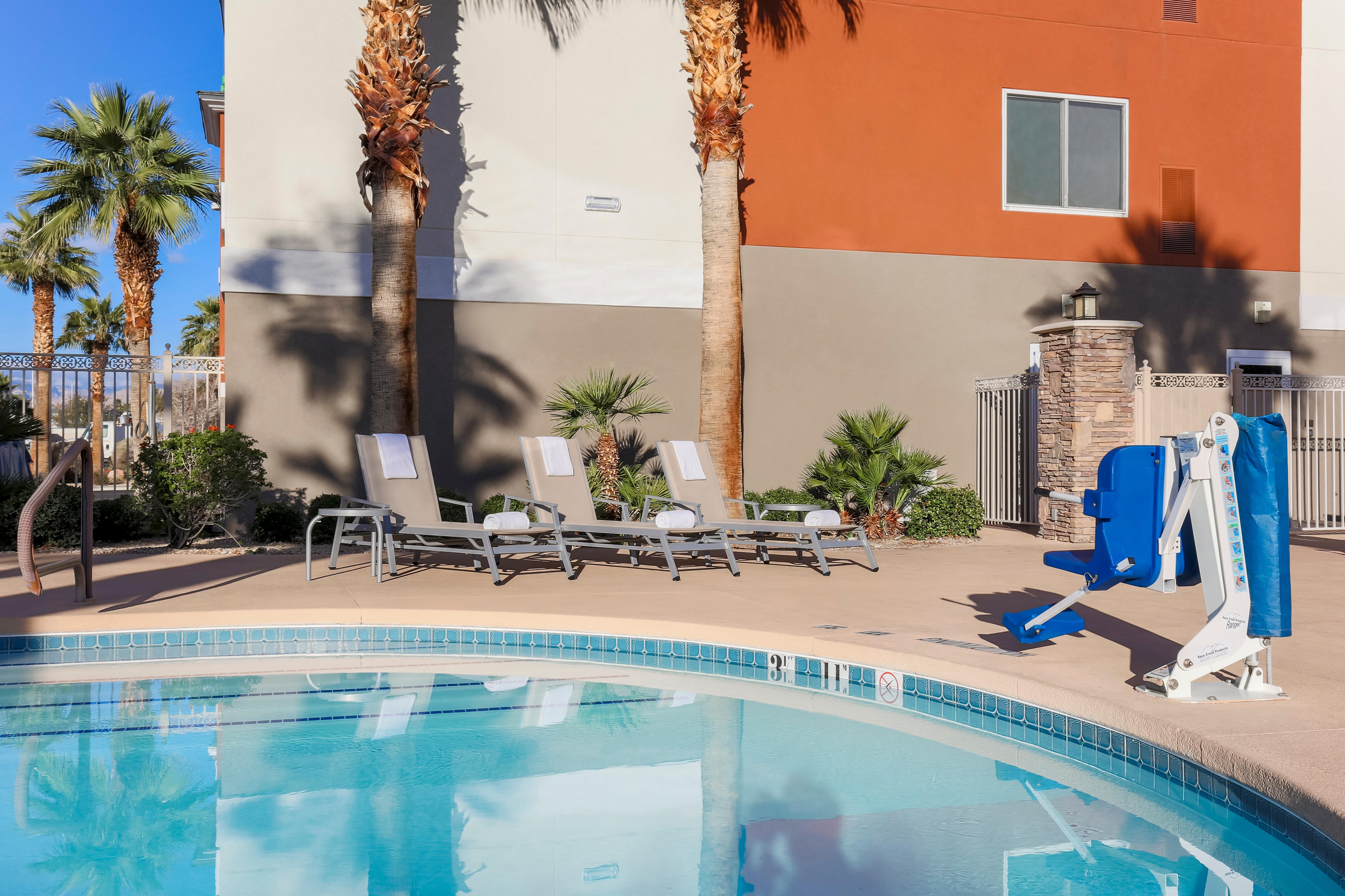 Holiday Inn Express Las Vegas Stadium Area By Ihg Exterior photo