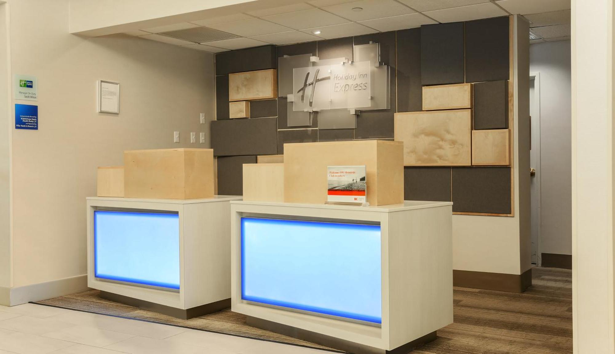 Holiday Inn Express Las Vegas Stadium Area By Ihg Exterior photo