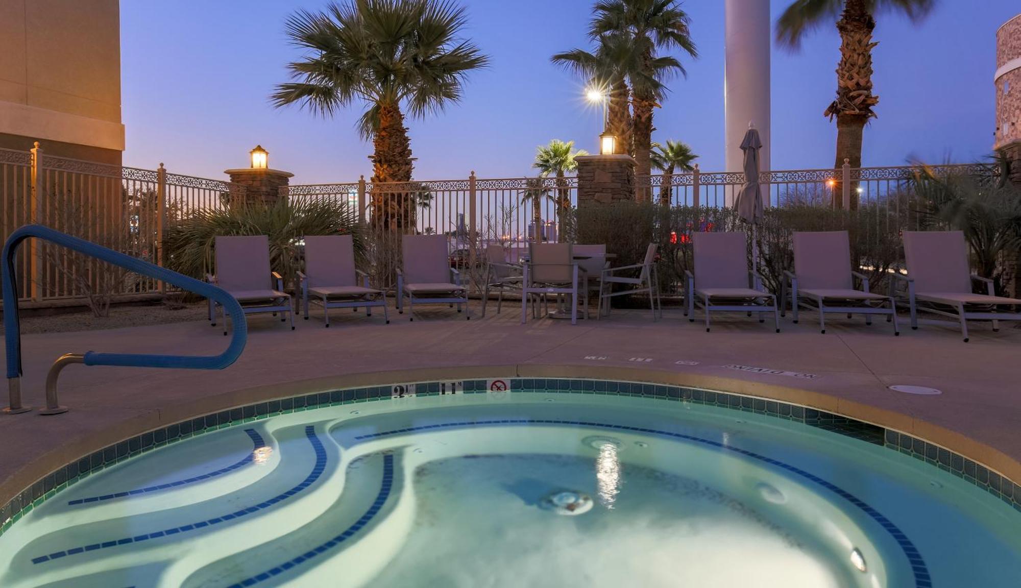 Holiday Inn Express Las Vegas Stadium Area By Ihg Exterior photo